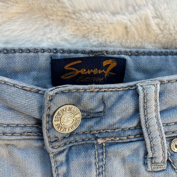 Seven7 High Rise Denim Stretch Light Wash Short - Women’s 4 - Picture 5 of 7